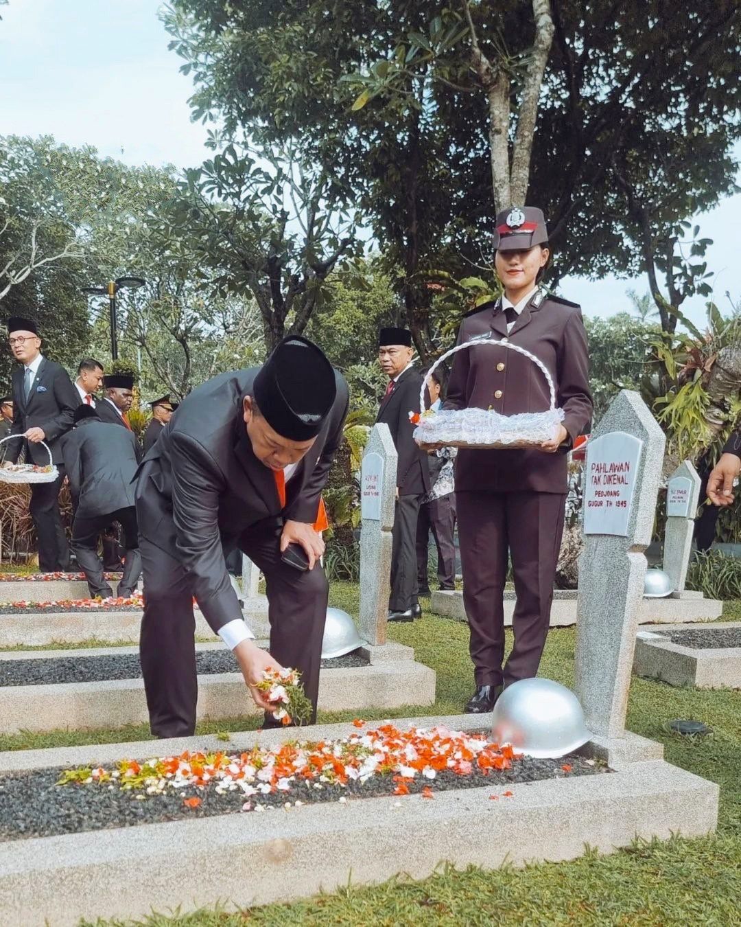 Menteri dan Wamen ATR/BPN Berikan Penghormatan Pahlawan Bangsa