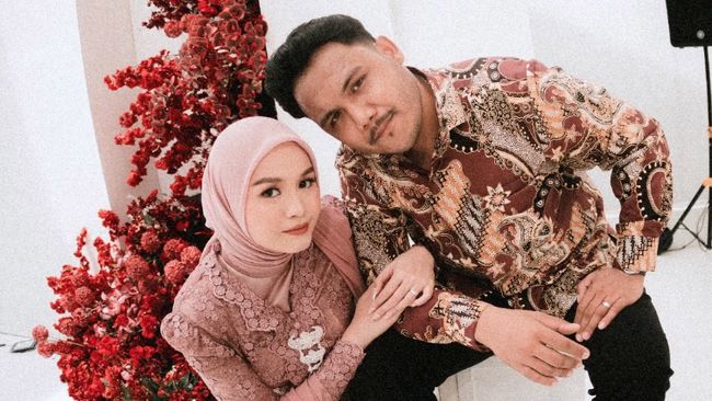 Salma Salsabil dan Dimansyah Laitupa Sah Tunangan